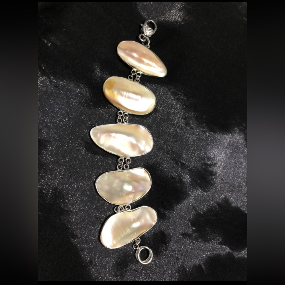 Mother of Pearl with Bursting Pearl Bezel Bracelet